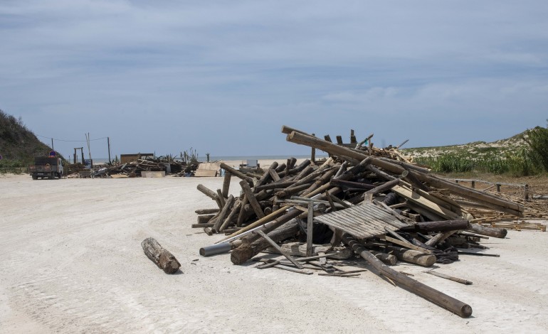 Old Beach será construído de raiz e só voltará a funcionar "em Setembro ou Outubro"