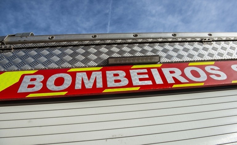 cinco-desalojados-apos-incendio-na-marinha-grande