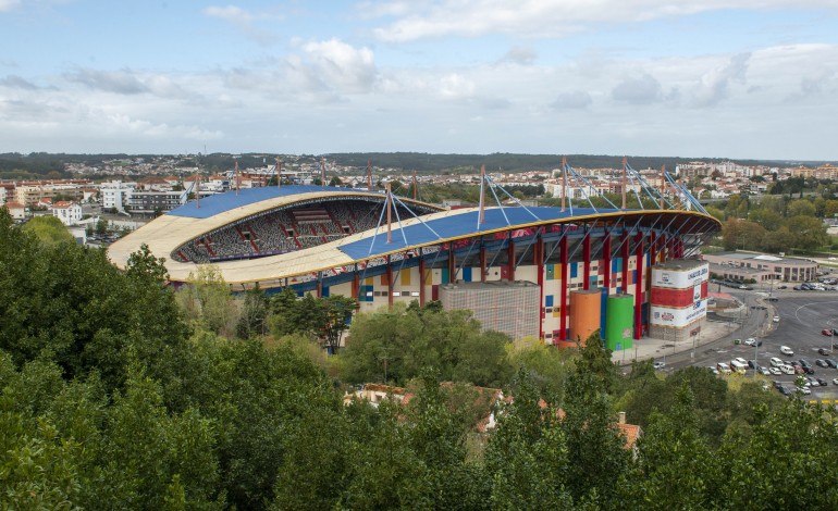O Estádio Municipal de Leiria tem capacidade para receber 23.888 espectadores