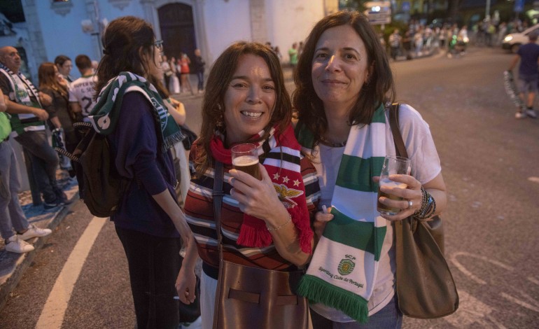 Centenas estiveram na rotunda do Polícia Sinaleiro