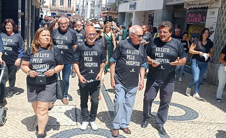 caldas-da-rainha-manifesta-se-pela-saude-em-frente-a-assembleia-da-republica