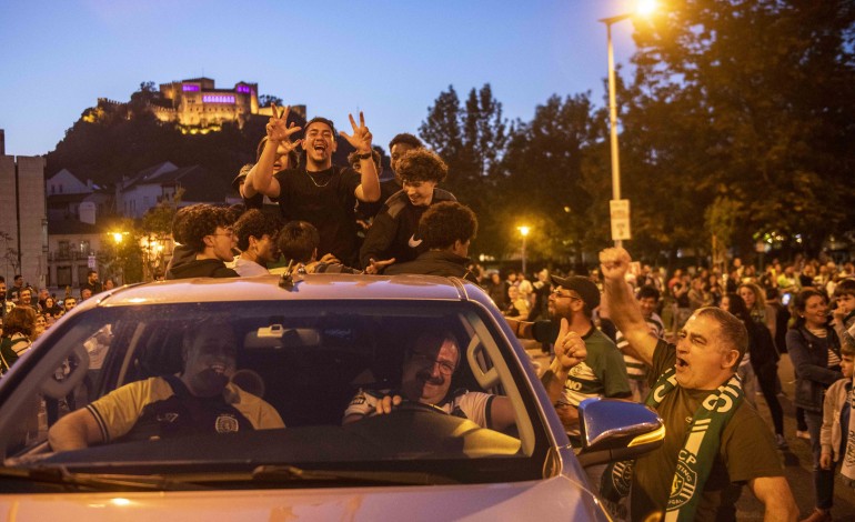 Centenas estiveram na rotunda do Polícia Sinaleiro