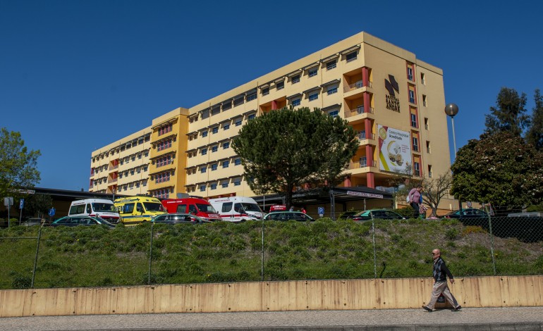 hospital-de-leiria-suspende-acompanhantes-a-doentes