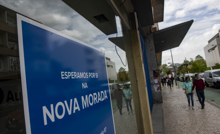 Várias lojas mudaram-se para a Rua Mouzinho de Albuquerque, paralela à Avenida Heróis de Angola