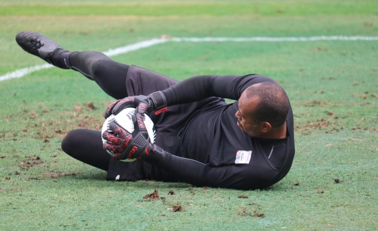 helton-regressa-ao-activo-e-logo-a-titular-da-uniao-de-leiria