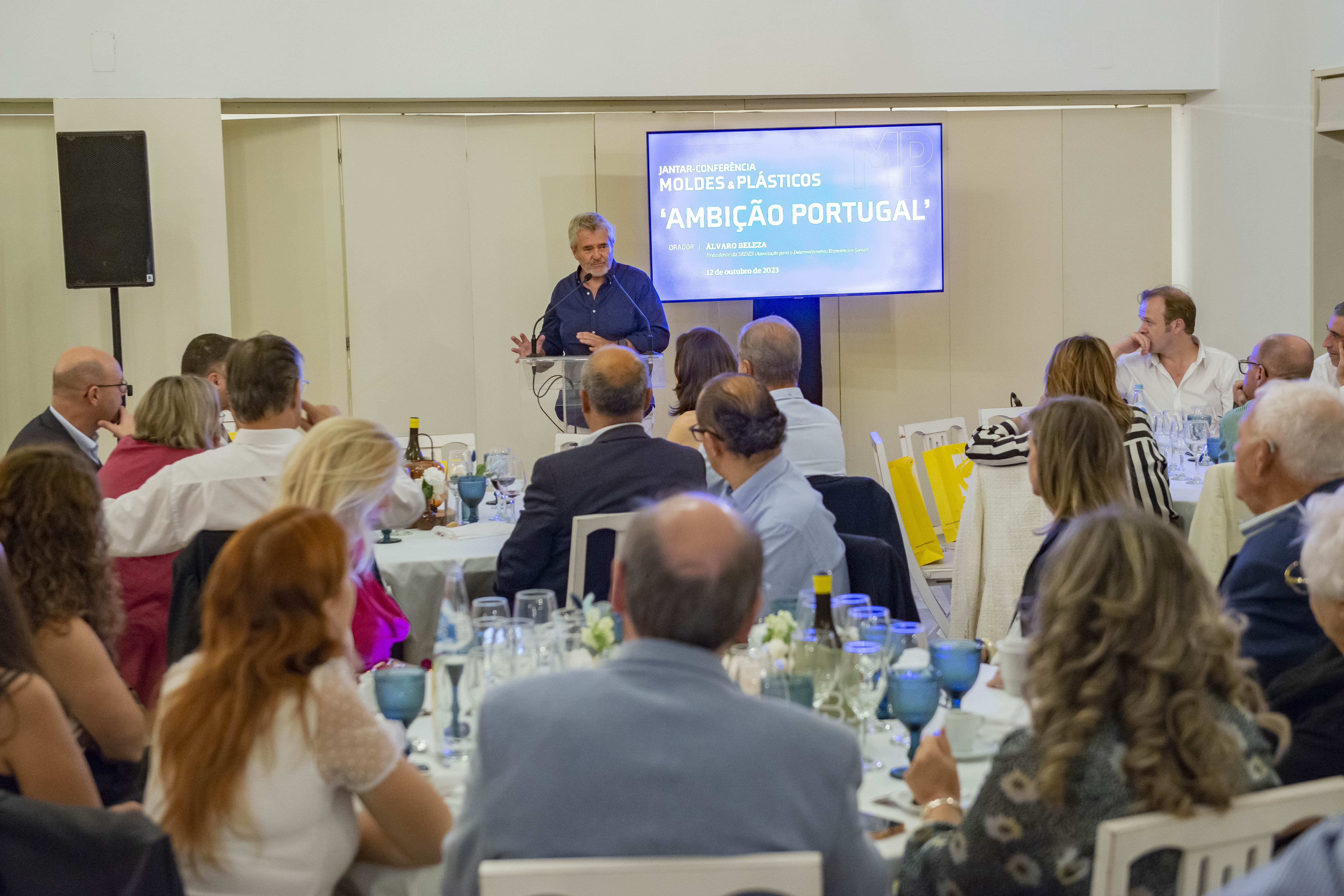 Álvaro Beleza, presidente da Sedes, falou aos empresários de moldes e plásticos das potencialidades do País, que urgem desenvolver