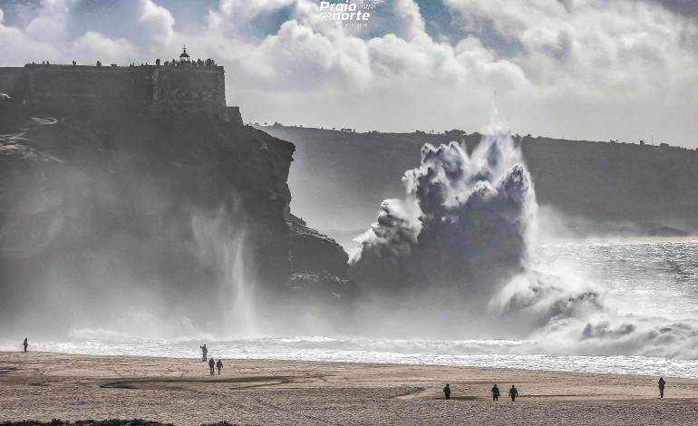 nazare-avanca-para-sistema-de-apoio-e-seguranca-ao-surf