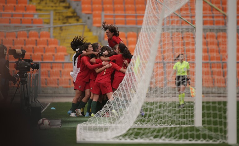 Jornal de Leiria - Estádios da região recebem jogos de