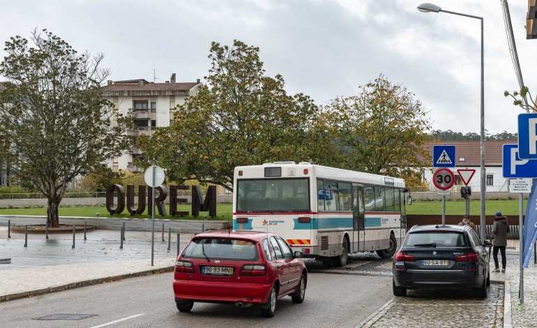 pais-de-ourem-contestam-horarios-dos-transportes-escolares