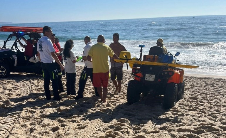 homem-morre-apos-sentir-se-mal-quando-tomava-banho-na-praia-da-nazare