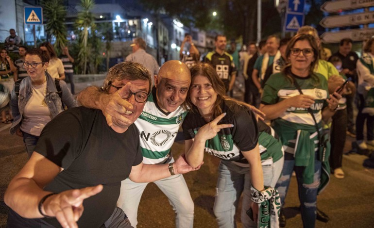 Centenas estiveram na rotunda do Polícia Sinaleiro