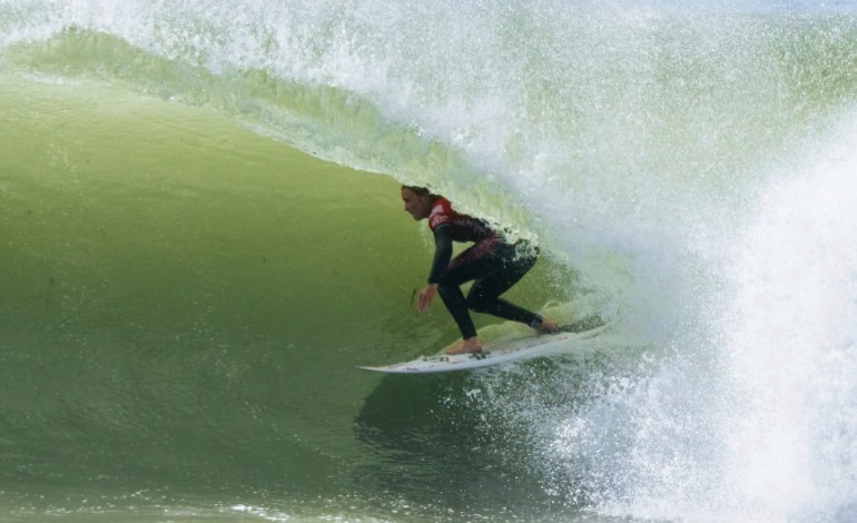 surf-do-titulo-mundial-ao-nacional-a-praia-de-supertubos-nao-abranda