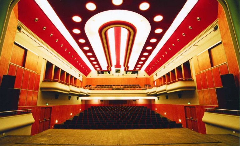 cine-teatro-um-marco-da-arquitectura-korrodi-na-cultura-de-alcobaca