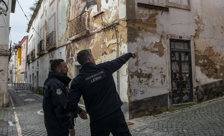 Bombeiros estiveram hoje no local