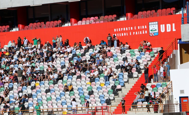 União de Leiria arrancou com festa, apoio de adeptos e um estádio 'renovado'