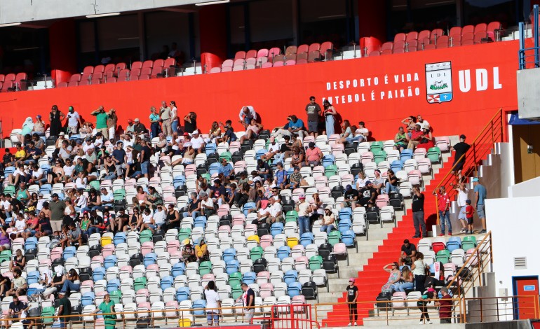 União de Leiria arrancou com festa, apoio de adeptos e um estádio 'renovado'