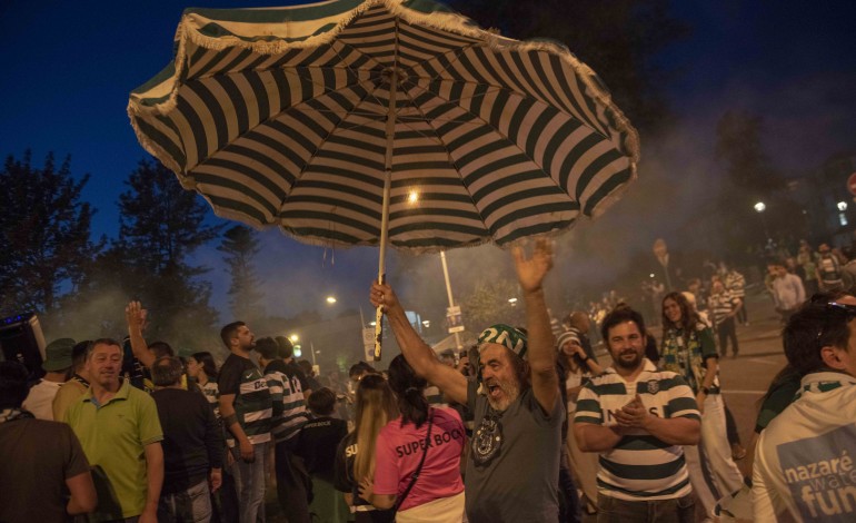 Centenas estiveram na rotunda do Polícia Sinaleiro