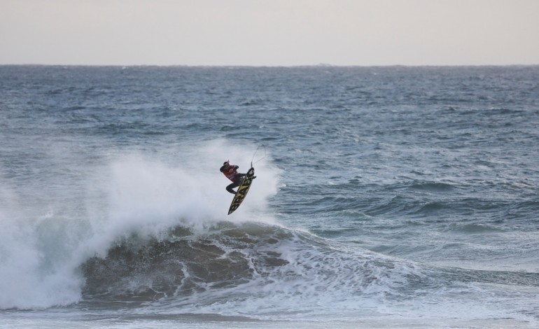 prova-de-supertubos-confirmada-pela-liga-mundial-de-surf-em-marco-de-2024