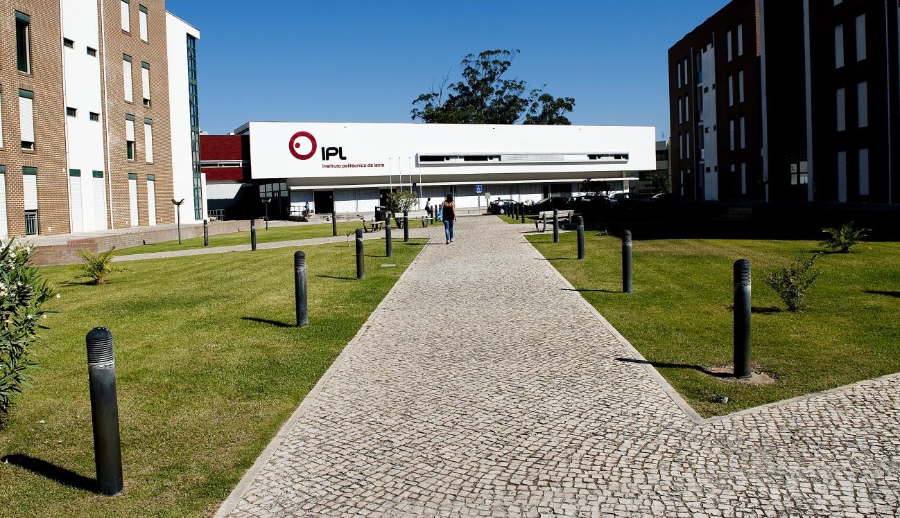 Jornal de Leiria Professor sem receber há um ano por diferendo entre