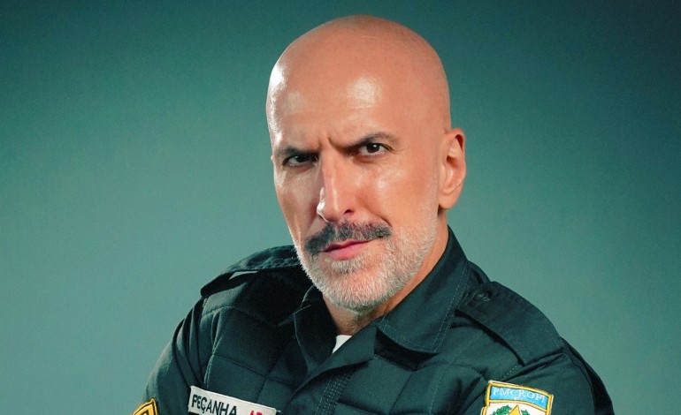 antonio-tabet-da-porta-dos-fundos-apresenta-o-agente-pecanha-em-leiria
