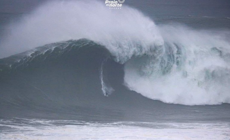 kai-lenny-surfou-a-maior-onda-da-epoca-a-11-de-fevereiro-na-praia-do-norte