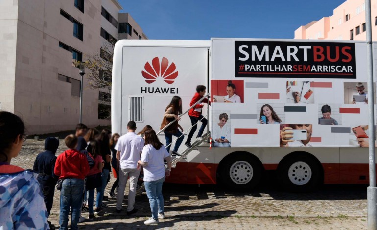smartbus-da-huawei-esta-quinta-feira-em-leiria-para-promover-educacao-digital