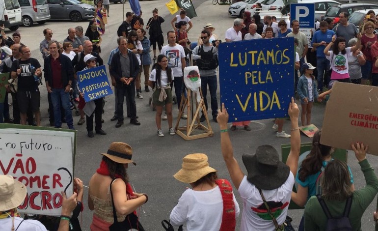 grupo-manifesta-se-contra-prospeccao-e-exploracao-de-gas-na-bajouca-10490