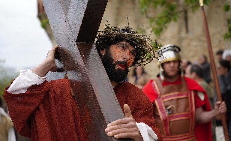 via-sacra-nos-ultimos-25-anos-anacleto-foi-de-judas-a-cristo-na-recriacao-que-une-multidoes