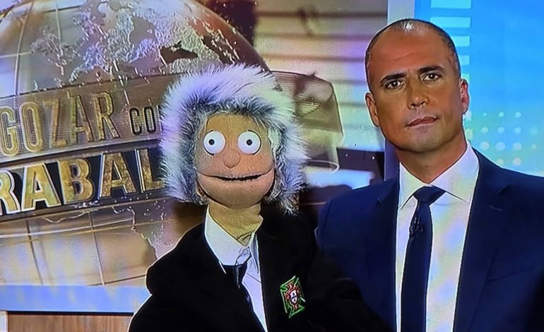 um-boneco-de-alcobaca-a-fazer-de-jorge-jesus