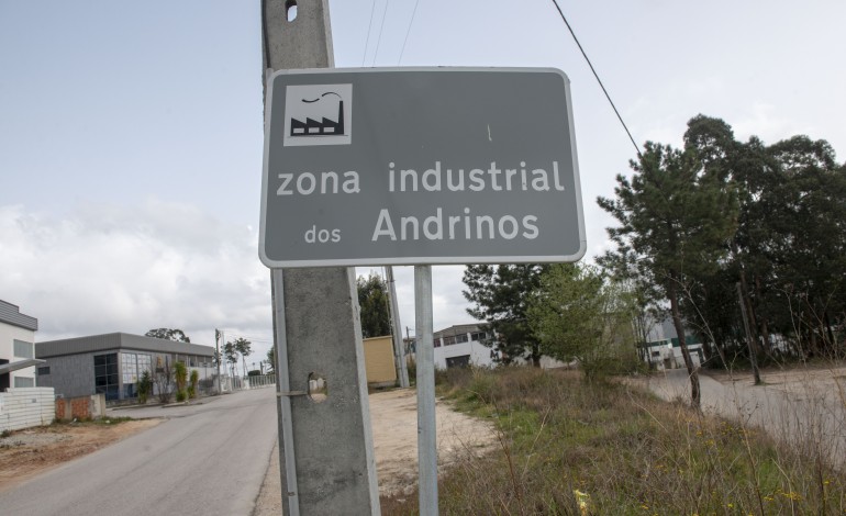 reclamada-construcao-de-saneamento-na-zona-industrial-de-andrinos