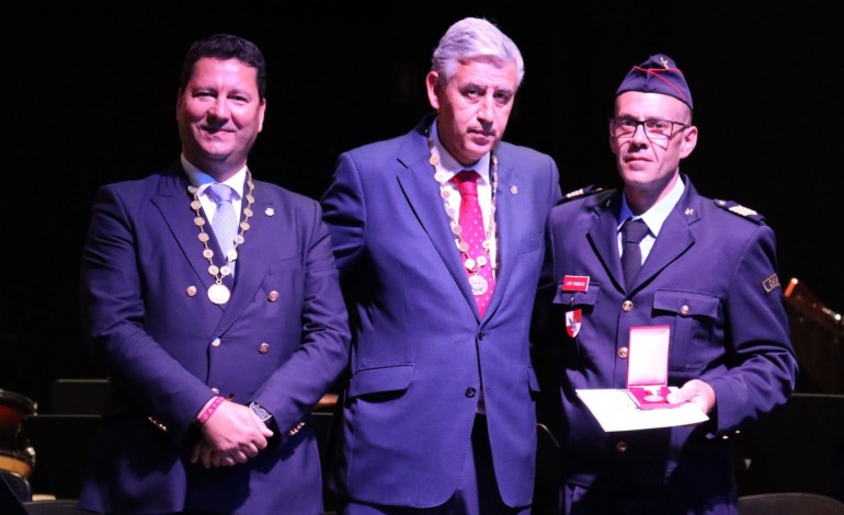 Município homenageou vários bombeiros