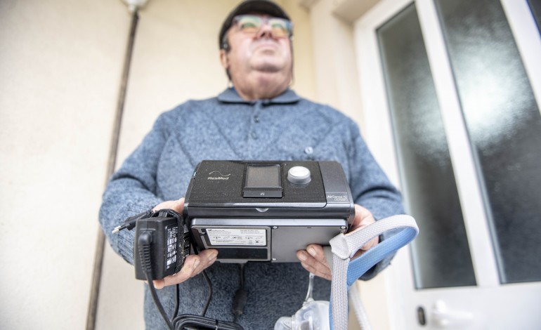 apos-a-tempestade-centenas-de-pessoas-viram-a-vida-ligada-a-um-gerador