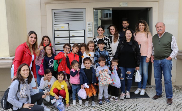 Um dos grupo de pequenos e graúdos que andaram ao bolinho em Santa Clara, nos parceiros