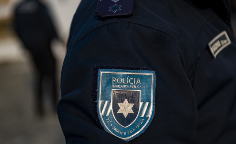 homem-de-70-anos-agride-policias-na-nazare