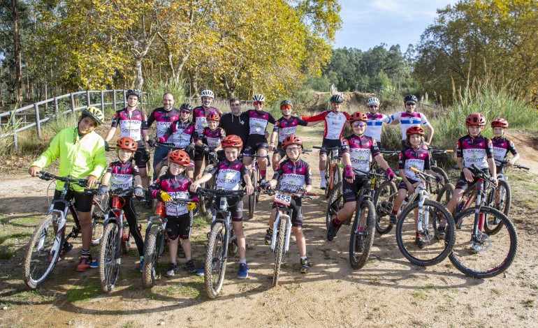 Equipa tem seis atletas de competição e os restantes estão na formação