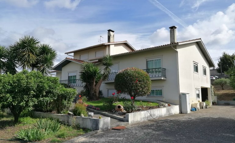 vende-se-moradia-t6-isolada-369