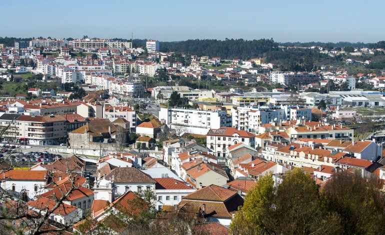 covid-19-pela-primeira-vez-desde-1-de-marco-distrito-de-leiria-acima-dos-1200-casos-activos-ha-mais-um-obito-a-lamentar