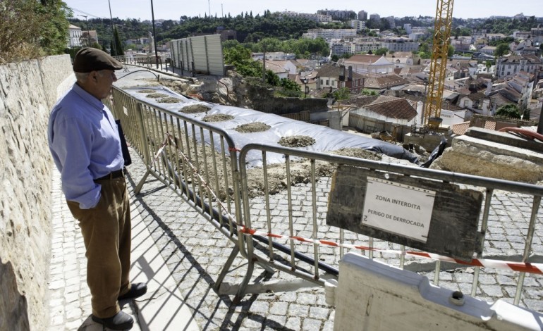 aluimento-de-terra-junto-ao-castelo-e-um-problema-grave-6404