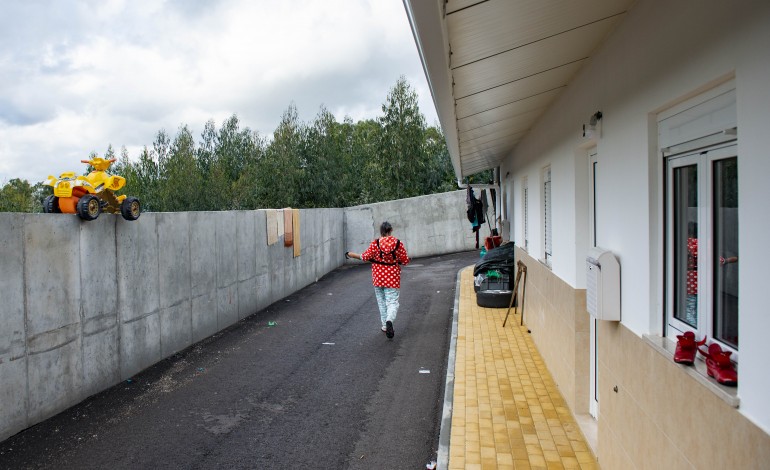 municipio-de-leiria-reprova-veementemente-alegacoes-de-segregacao-pela-construcao-do-muro