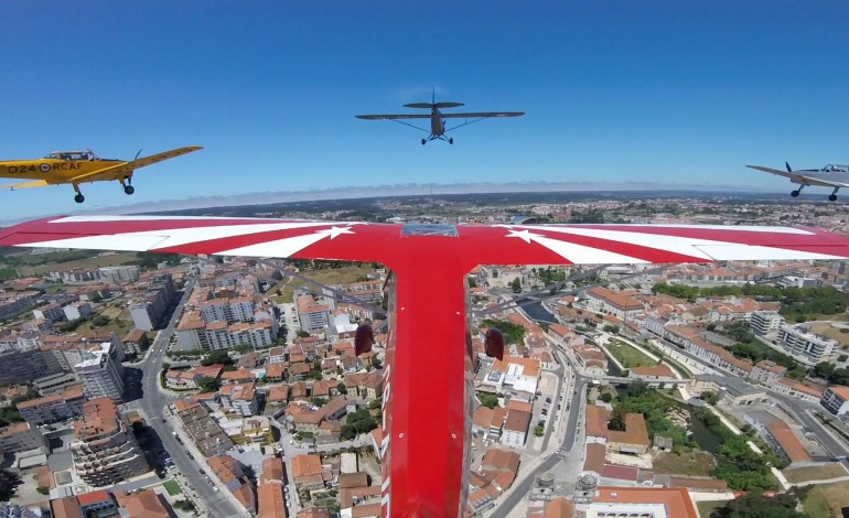 vinte-e-sete-avioes-fazem-escala-em-leiria-durante-o-raid-iberico-que-se-realiza-nos-ceus-de-portugal-e-espanha