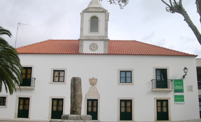 antiga-casa-da-camara-na-pederneira-recebe-o-tribunal-da-nazare