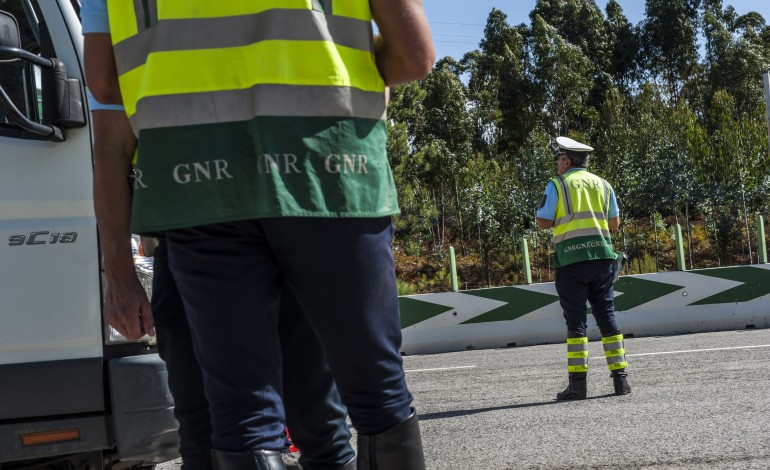 gnr-de-leiria-deteve-11-em-flagrante-e-passou-698-multas-de-transito-na-ultima-semana