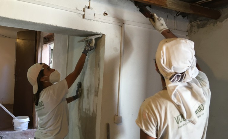 jovens-voluntarios-recuperam-habitacoes-de-familias-carenciadas-em-obidos