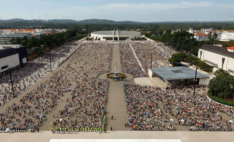 santuario-de-fatima-forcado-a-bloquear-acessos-ao-recinto-para-impedir-entrada-de-mais-peregrinos