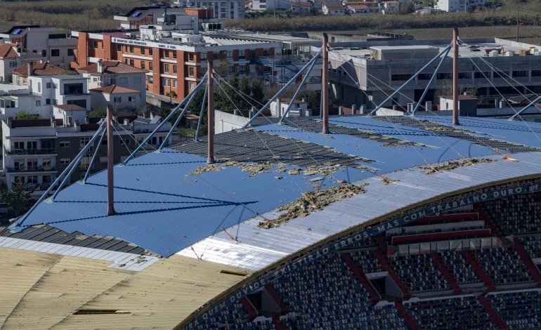 camara-de-leiria-esclarece-reparacao-de-4-me-no-estadio-devera-ser-paga-pelo-seguro