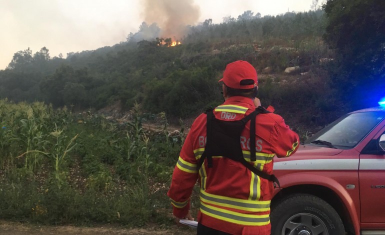 Incêndio no Arrabal deflagrou esta tarde