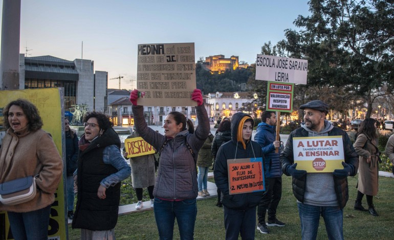 profissionais-de-educacao-voltam-a-fazer-se-ouvir-em-leiria-e-exigem-respeito