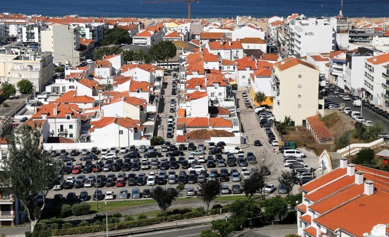 arrumadores-ameacam-em-estacionamentos-na-nazare