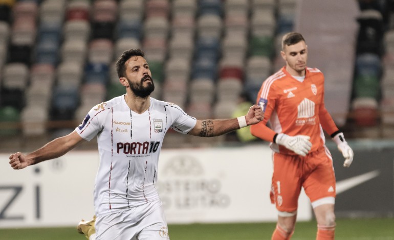 Jogo da jornada 17 da Série B da Liga 3 realizou-se esta noite no Estádio Municipal de Leiria