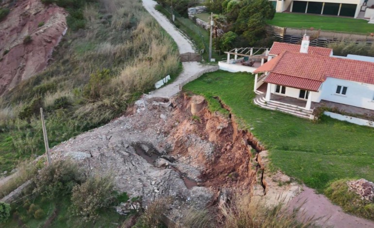 moradores-denunciam-construcoes-ilegais-em-sao-martinho-do-porto